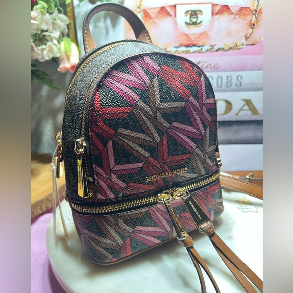 Michael Kors Rhea Zip 
Messenger Backpack Brown
Multi Geometric Pattern NWT - Picture 15 of 17